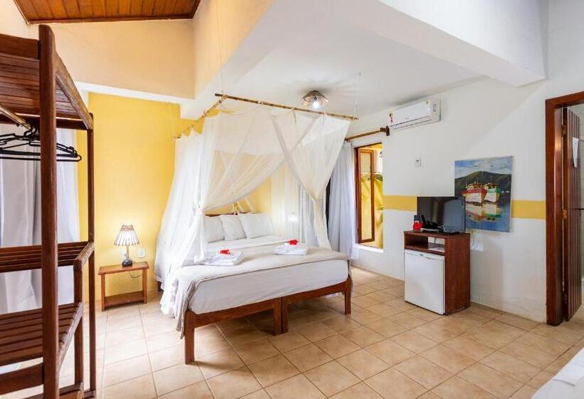 غرفة قياسية ثلاثية, Pousada Villa Bianca