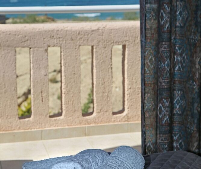 إستوديو قياسى مطل على البحر, Sea Breeze