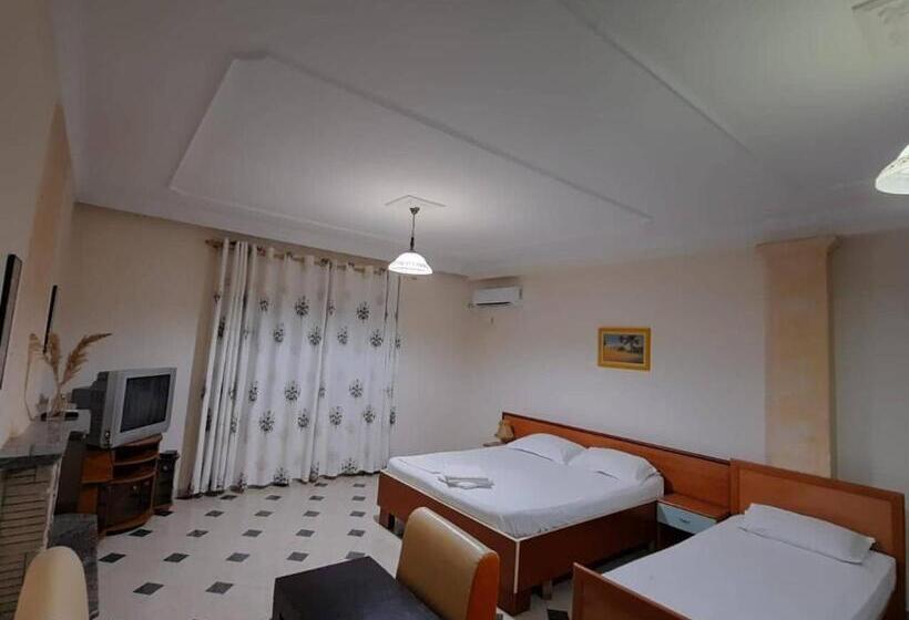 חדר קומפורט לשלושה, Vila 57