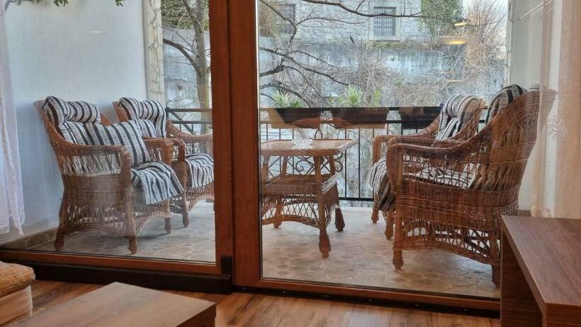 اتاق لوکس با بالکن, Villa Cardak