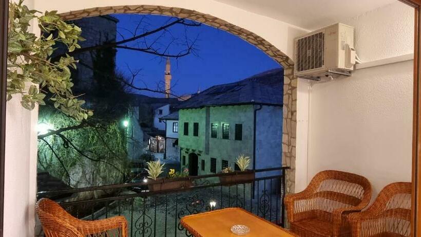 اتاق لوکس با بالکن, Villa Cardak