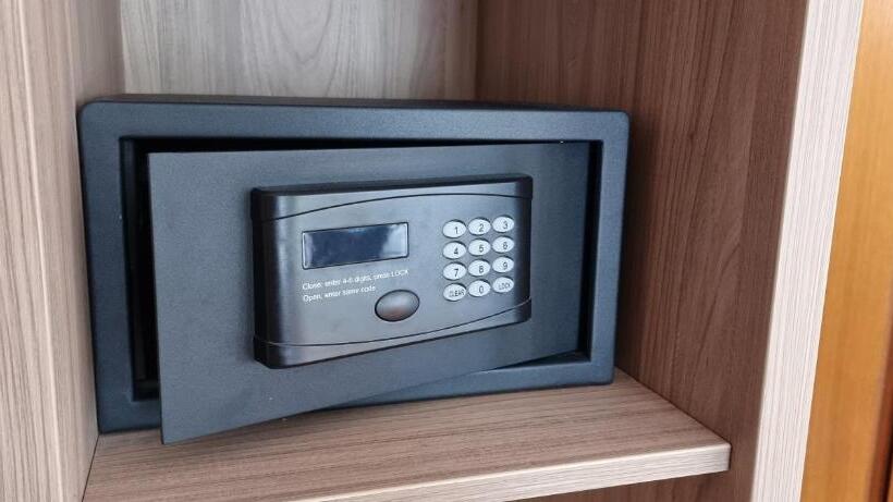 اتاق سوپریور چهار تخته, Villa Cardak