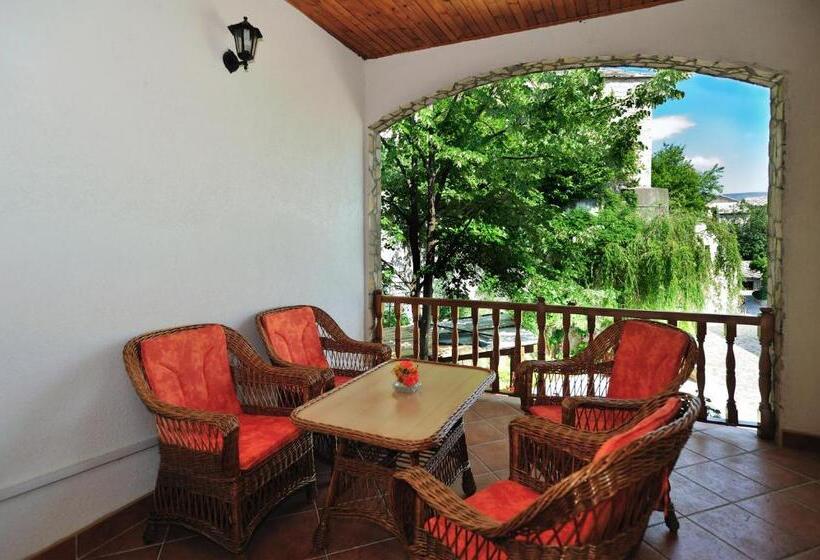 اتاق لوکس با بالکن, Villa Cardak