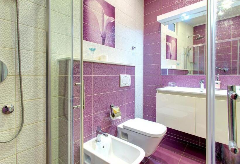 اتاق لوکس با بالکن, Villa Cardak