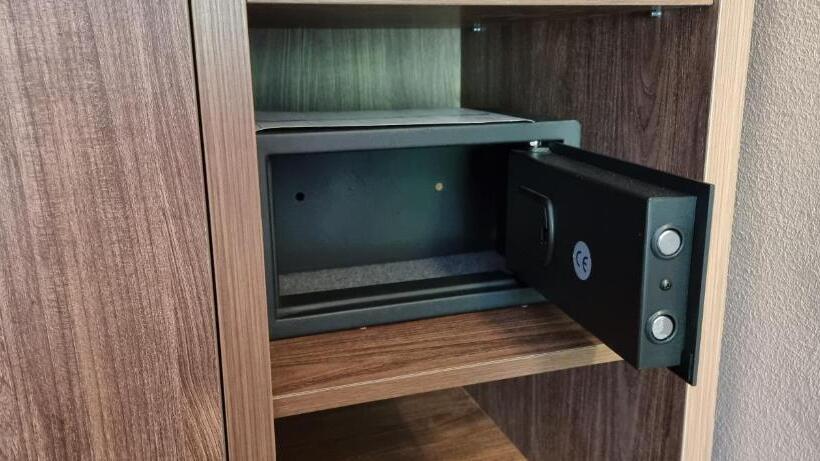 اتاق لوکس با بالکن, Villa Cardak