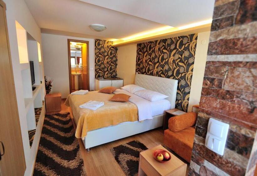 استودیو استاندارد با تراس, Villa Cardak