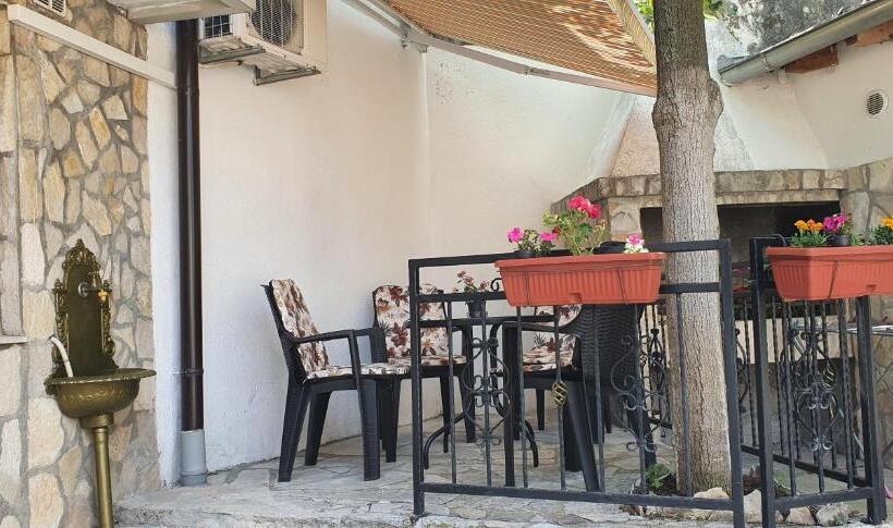 استودیو استاندارد با تراس, Villa Cardak