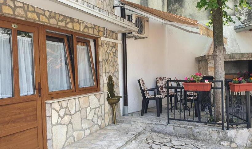 استودیو استاندارد با تراس, Villa Cardak