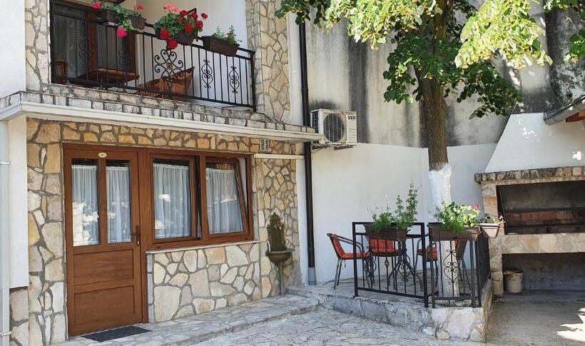 استودیو استاندارد با تراس, Villa Cardak