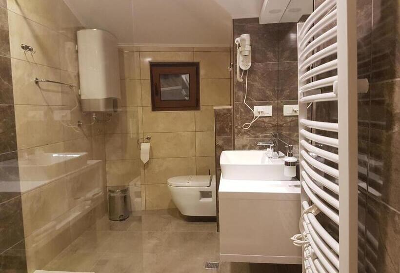 سوئیت دولوکس با چشمانداز رودخانه, Villa Cardak