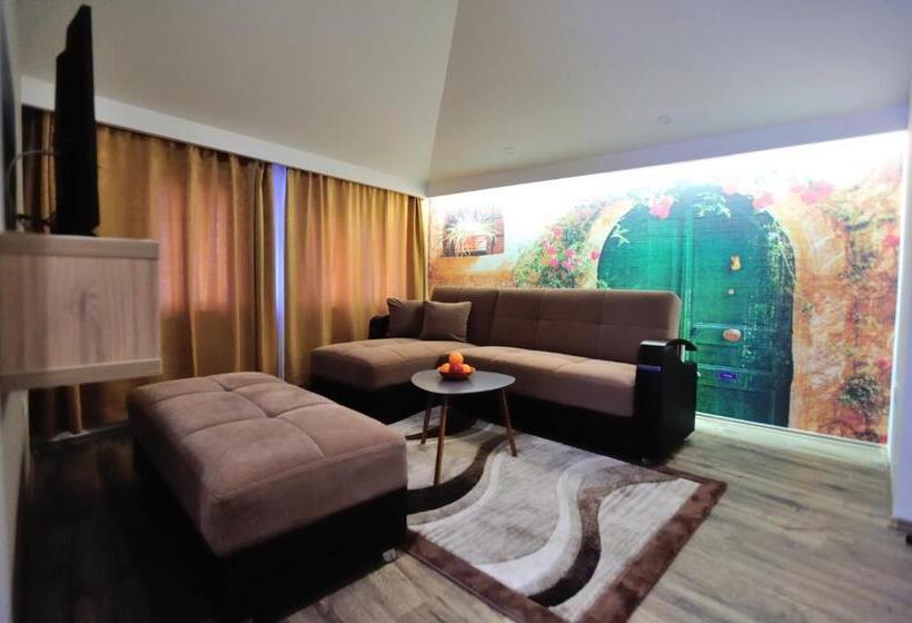 سوئیت دولوکس با چشمانداز رودخانه, Villa Cardak