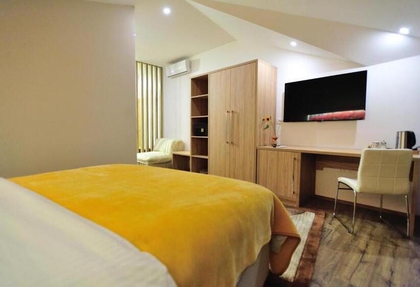 سوئیت دولوکس با چشمانداز رودخانه, Villa Cardak