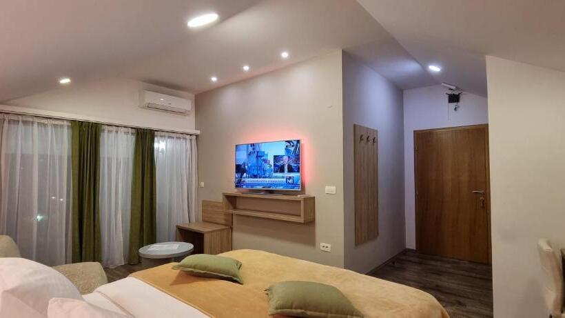 اتاق سوپریور با بالکن, Villa Cardak