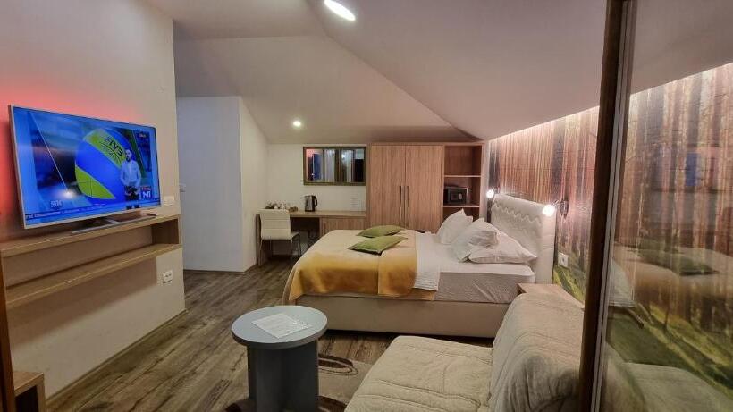 اتاق سوپریور با بالکن, Villa Cardak