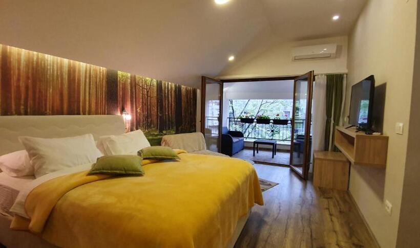 اتاق سوپریور با بالکن, Villa Cardak