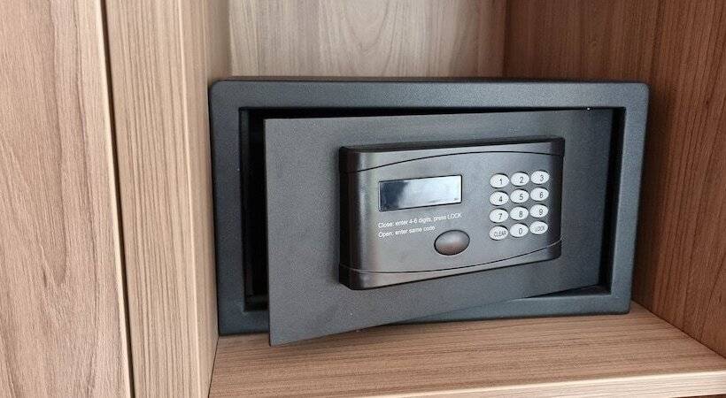 اتاق سوپریور چهار تخته, Villa Cardak