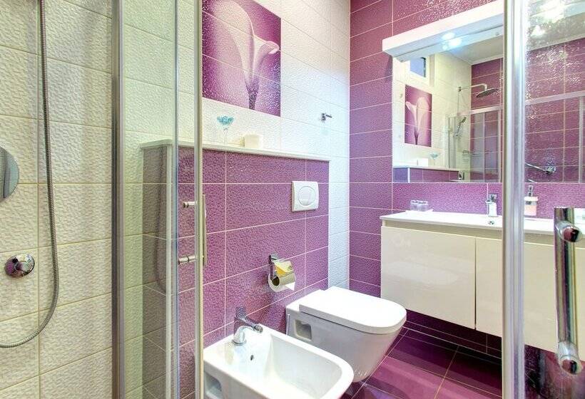 اتاق لوکس با بالکن, Villa Cardak