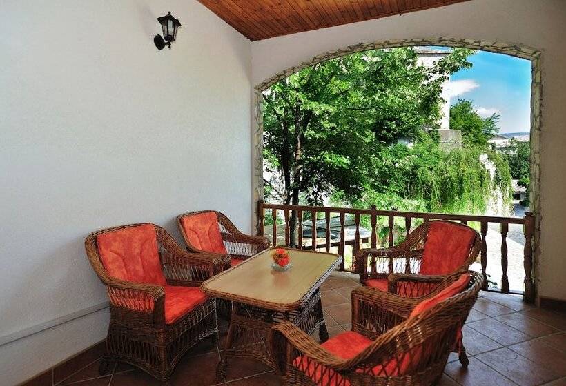 اتاق لوکس با بالکن, Villa Cardak