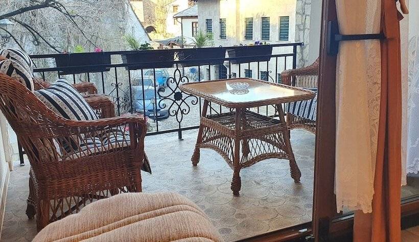 اتاق لوکس با بالکن, Villa Cardak