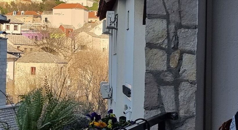 اتاق لوکس با بالکن, Villa Cardak