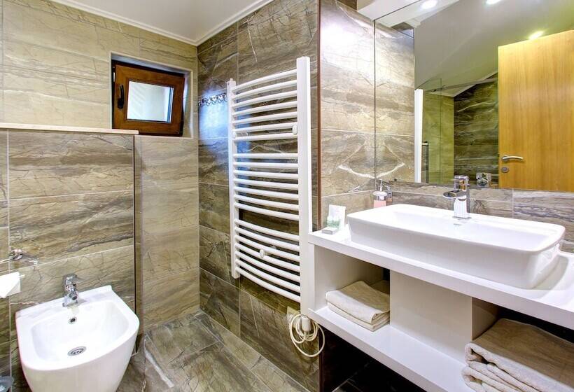 اتاق سوپریور با بالکن, Villa Cardak