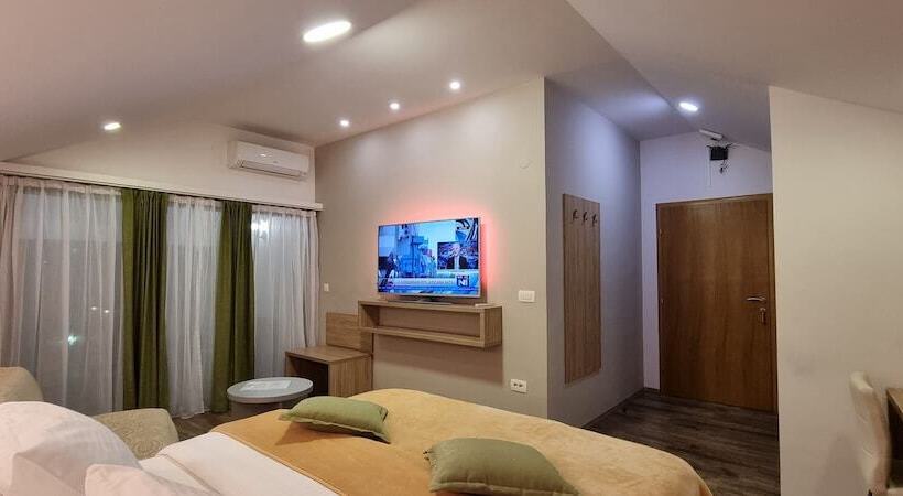 اتاق سوپریور با بالکن, Villa Cardak