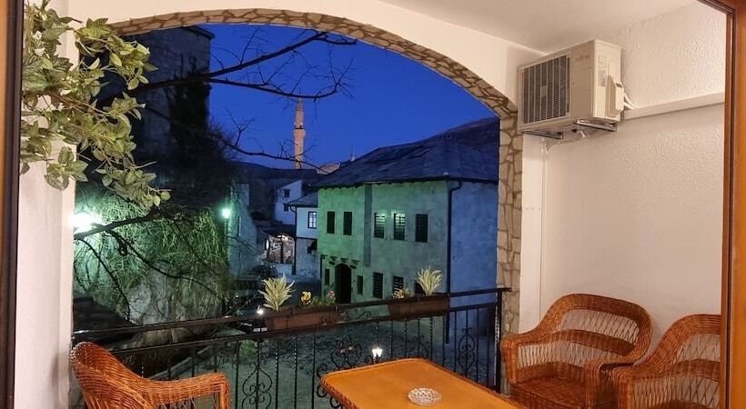 اتاق لوکس با بالکن, Villa Cardak