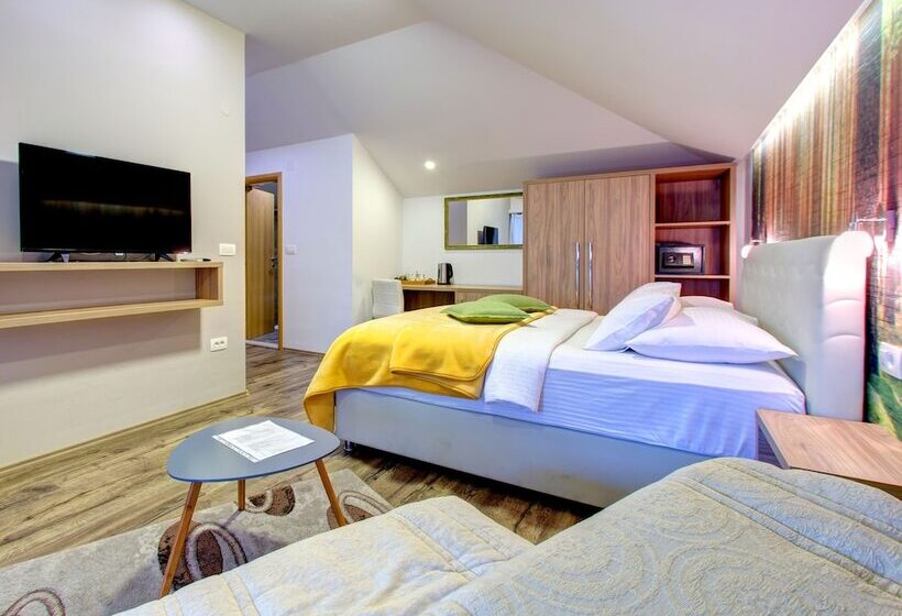 اتاق سوپریور با بالکن, Villa Cardak