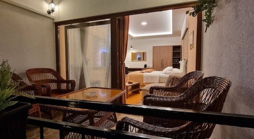 اتاق لوکس با بالکن, Villa Cardak