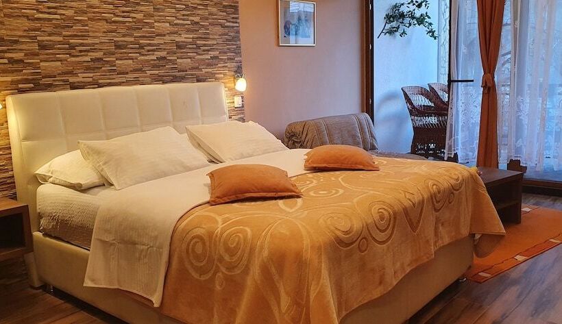 اتاق لوکس با بالکن, Villa Cardak