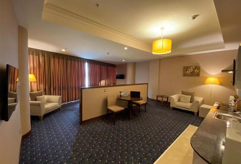 سوییت جونیور, Parkside Hotel & Apartments