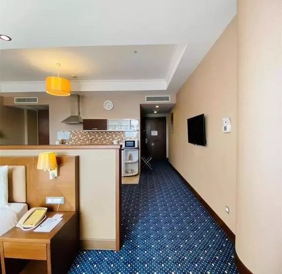 سوییت جونیور, Parkside Hotel & Apartments