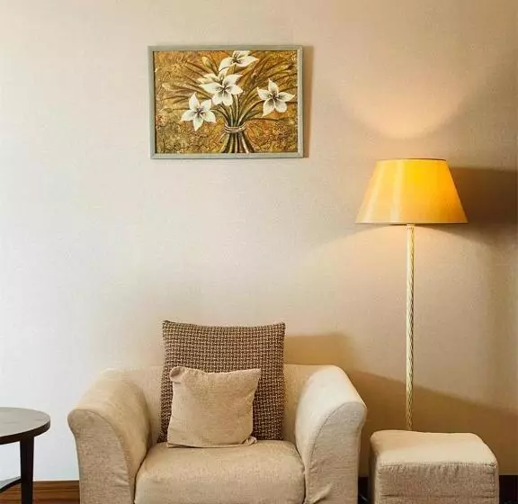 سوییت جونیور, Parkside Hotel & Apartments