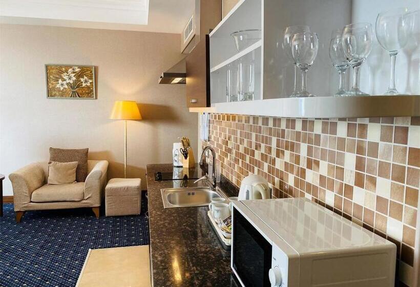 سوییت جونیور, Parkside Hotel & Apartments