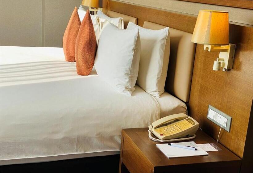 سوییت جونیور, Parkside Hotel & Apartments