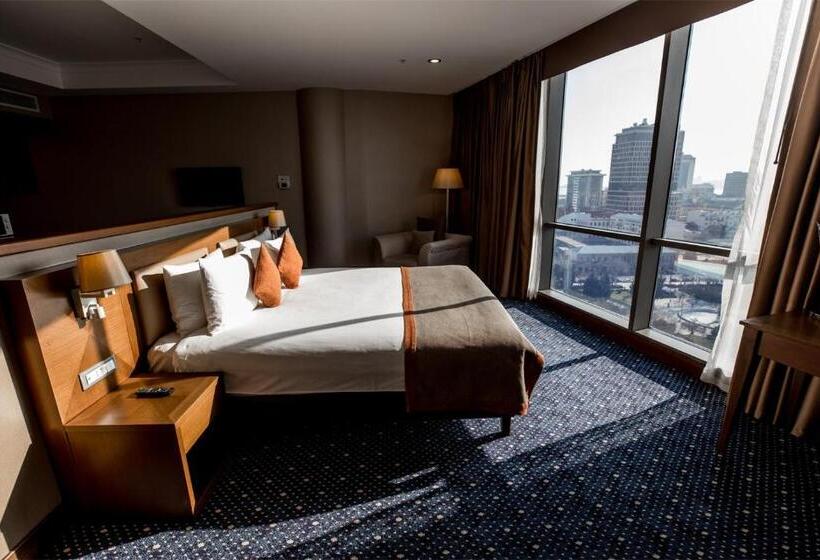 سوییت جونیور, Parkside Hotel & Apartments