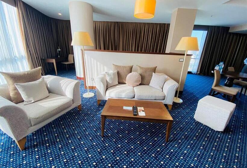 سوییت اجرایی, Parkside Hotel & Apartments