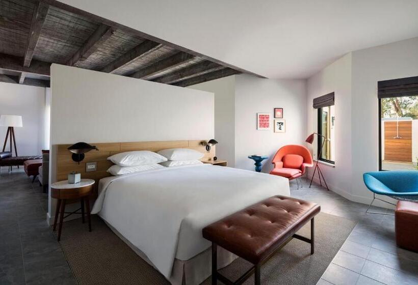 מיטת קינג בסוויטה, Andaz Scottsdale Resort & Bungalows