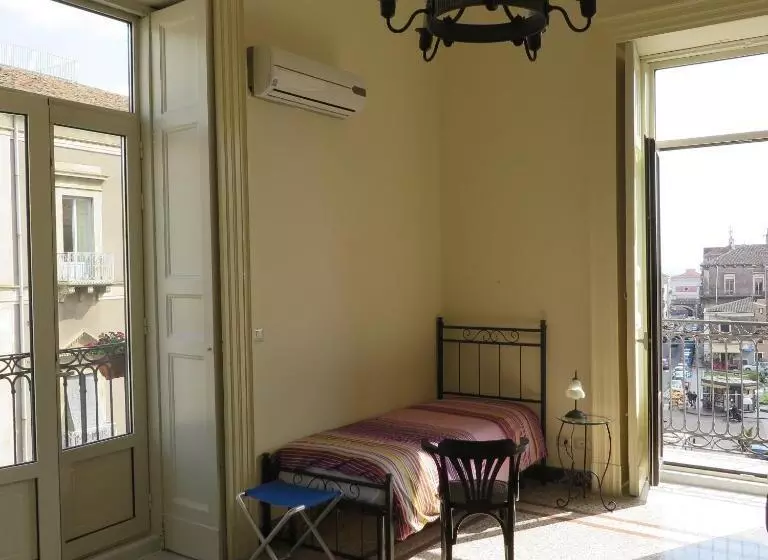 سوییت خانوادگی, B&b Al Teatro Massimo