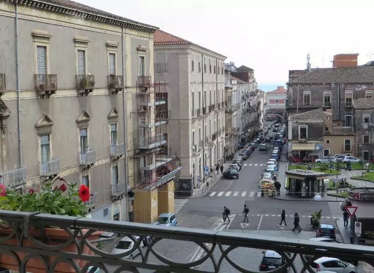 سوییت خانوادگی, B&b Al Teatro Massimo