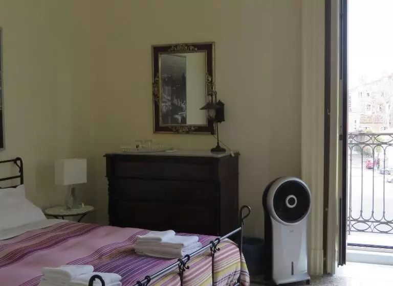 سوییت خانوادگی, B&b Al Teatro Massimo