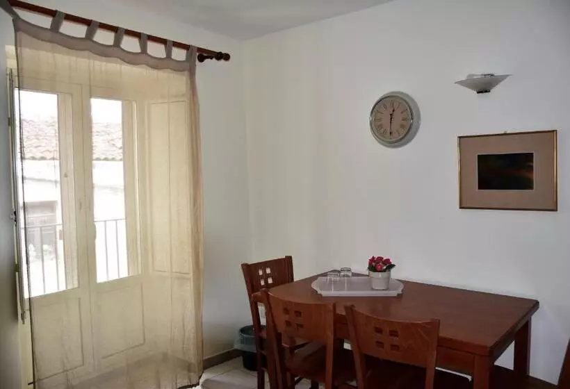 اتاق خانوادگی, B&b Al Teatro Massimo