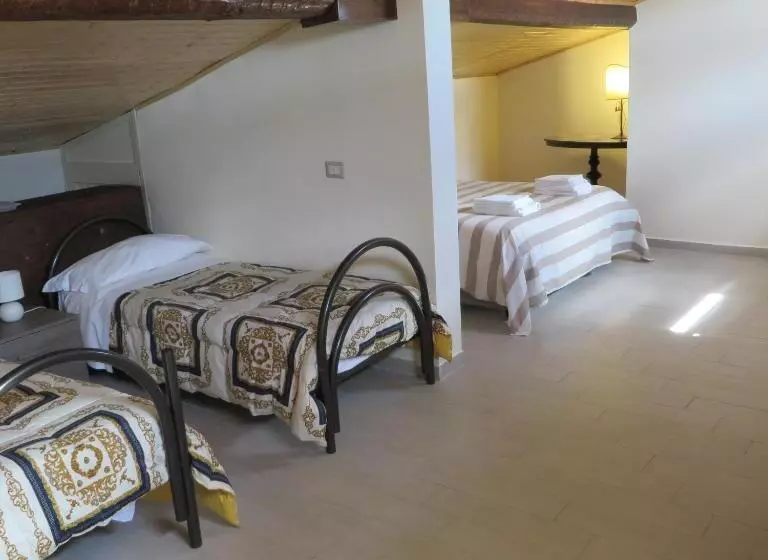 اتاق خانوادگی, B&b Al Teatro Massimo