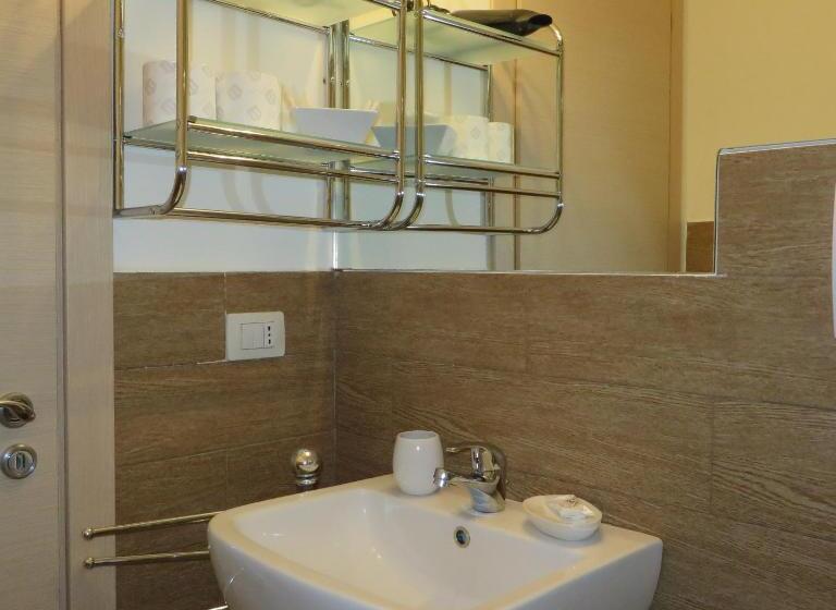 غرفة قياسية ثلاثية, B&b Al Teatro Massimo