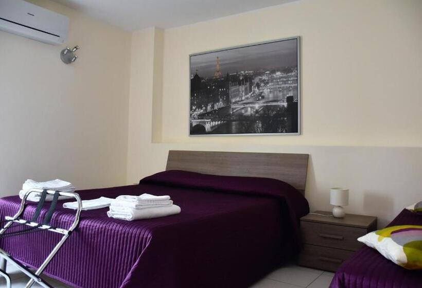 غرفة قياسية ثلاثية, B&b Al Teatro Massimo