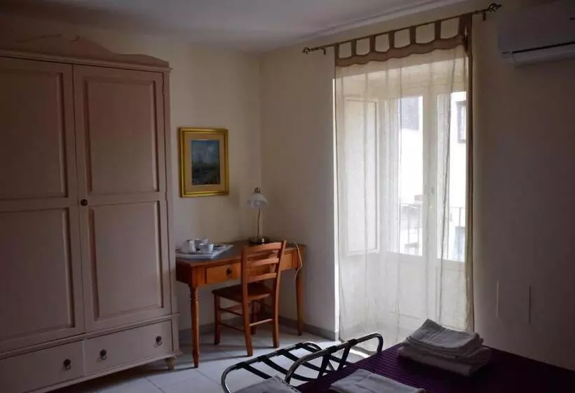 اتاق استاندارد سه نفره, B&b Al Teatro Massimo