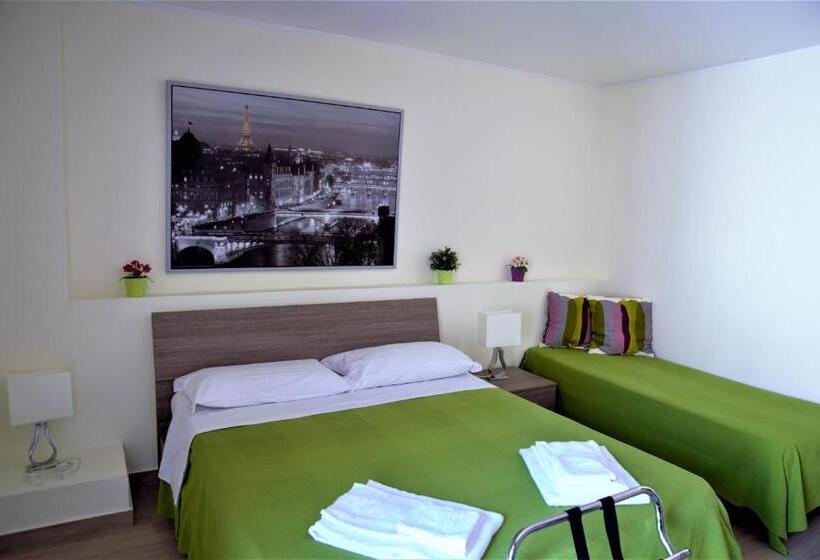 غرفة قياسية ثلاثية, B&b Al Teatro Massimo