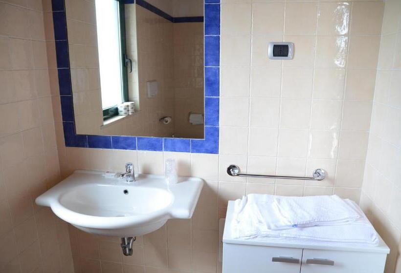 غرفة قياسية ثلاثية, Club Hotel Le Nazioni