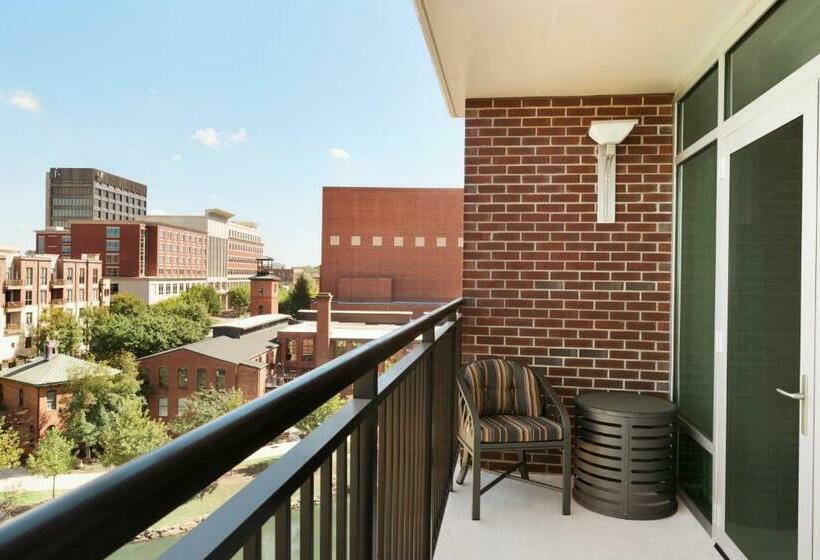스탠다드 스튜디오 킹침대, Embassy Suites By Hilton Greenville Downtown Riverplace