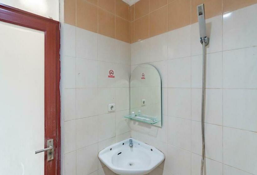 Standard Single Room, Urbanview Hotel Grand Malabar Bandung